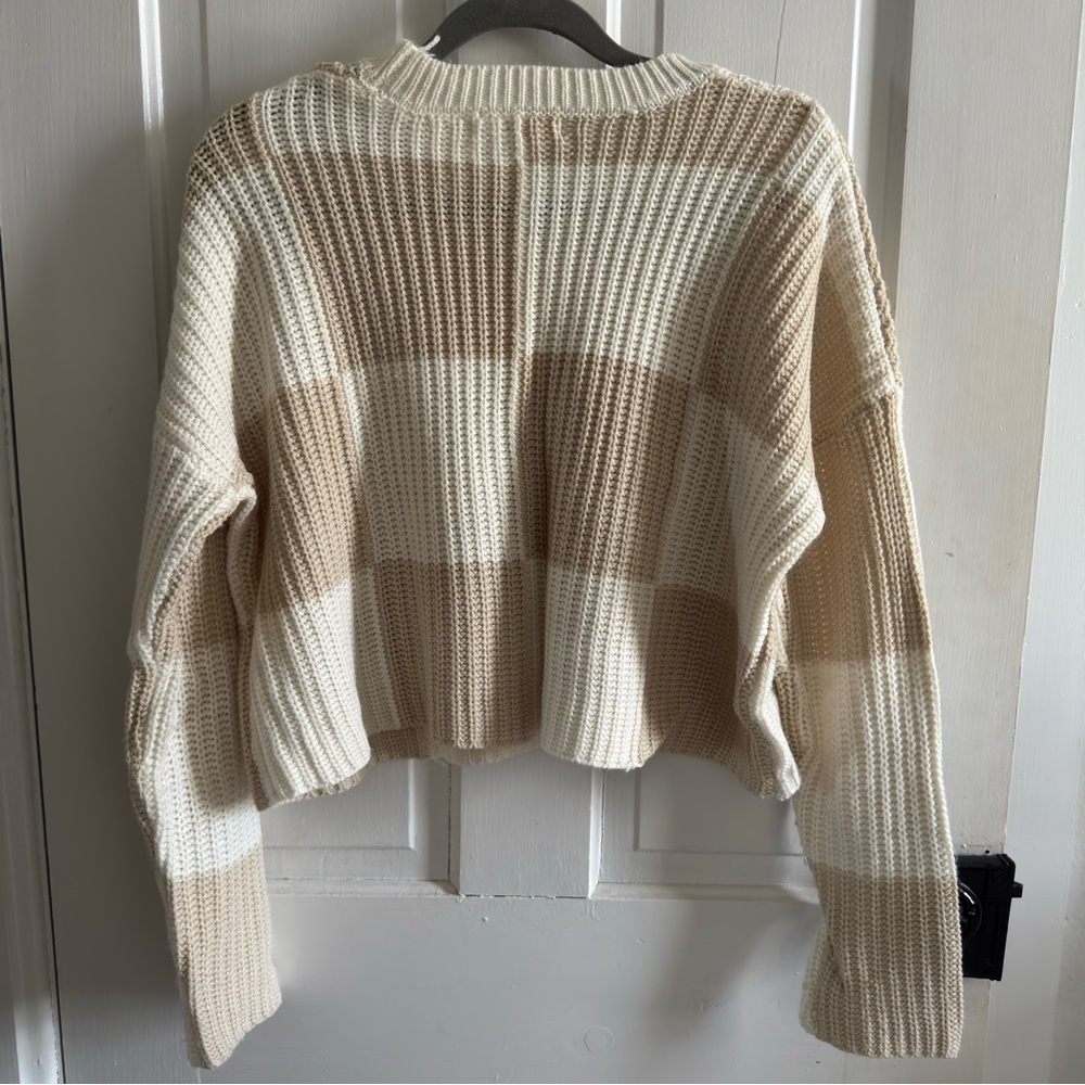 Moon & Madison Beige and Cream Checkered Sweater - Picture 4 of 5